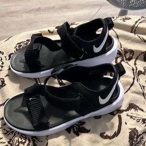 Nike vista sandals 10 in women